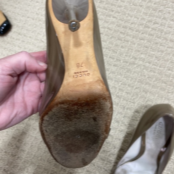Gucci gray patent leather heels size 7 - Picture 9 of 9